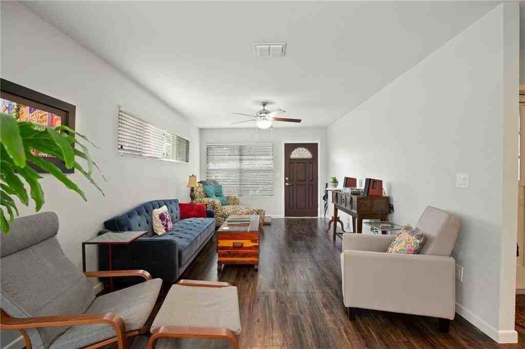1801 Maple Ave - Photo 6 of 17