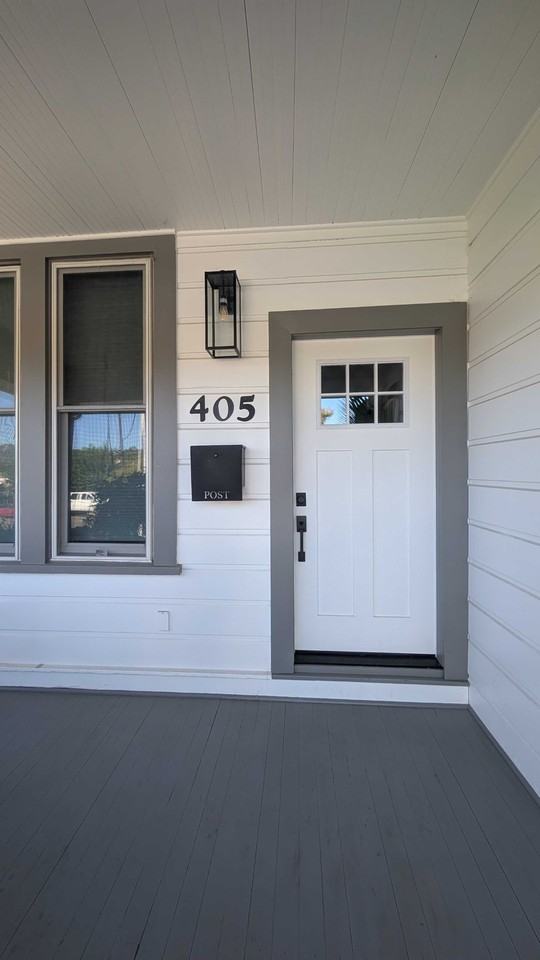 405 N Cloverdale Blvd - Photo 3 of 32