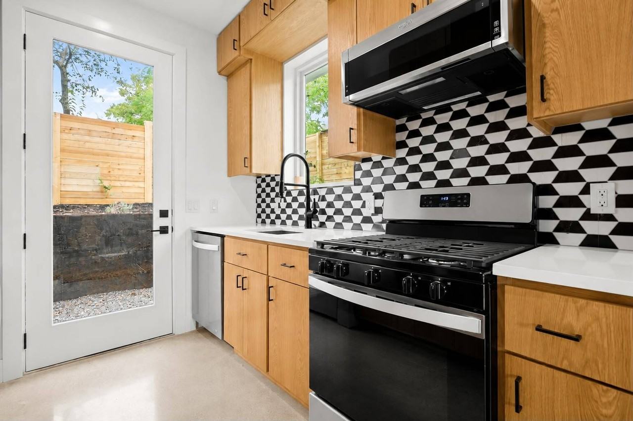2919 E 13th St #2 - Photo 5 of 18