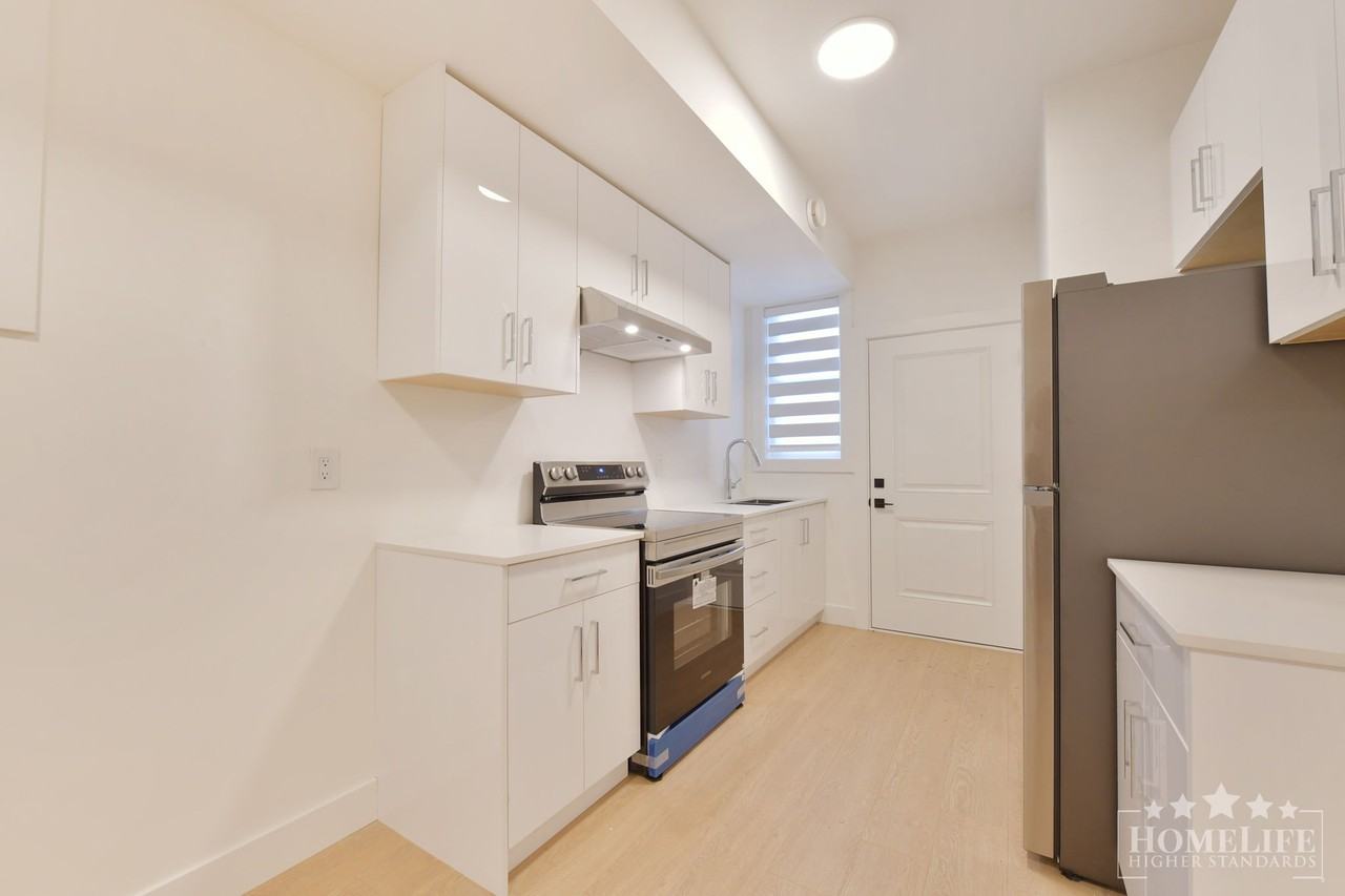 16678 16 Ave - Photo 2 of 15