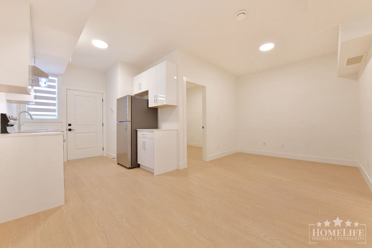 16678 16 Ave - Photo 3 of 15