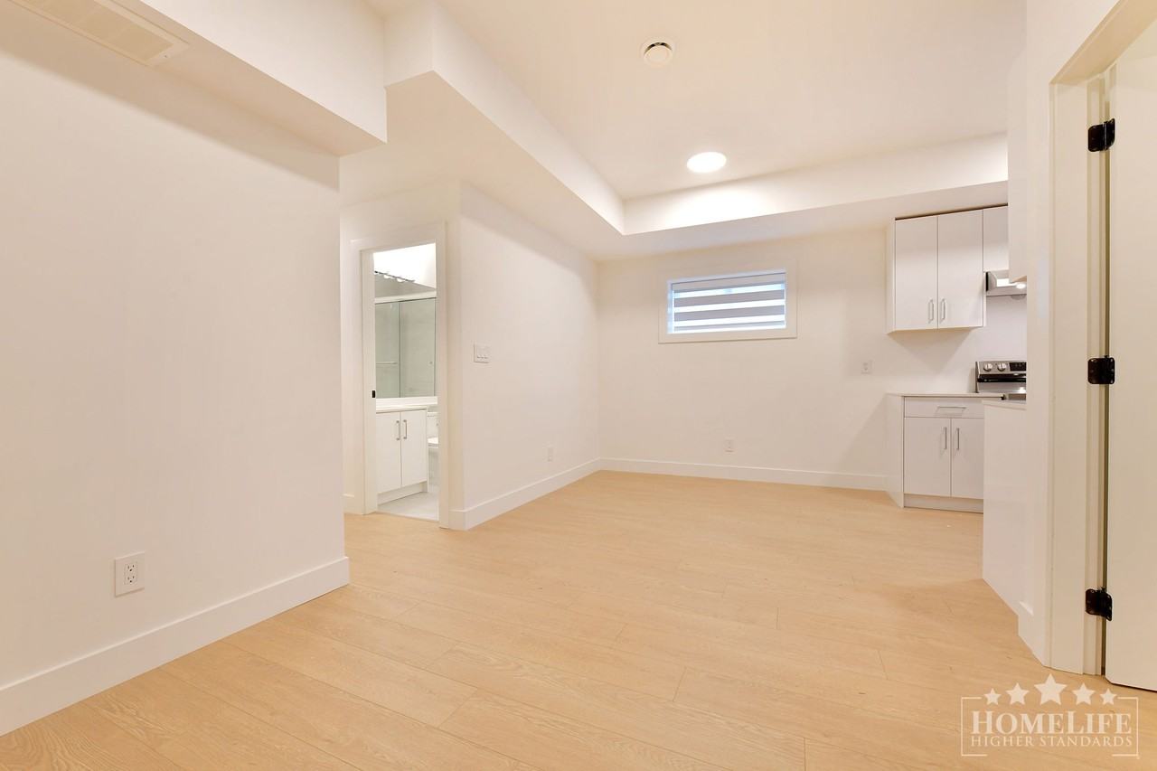 16678 16 Ave - Photo 4 of 15