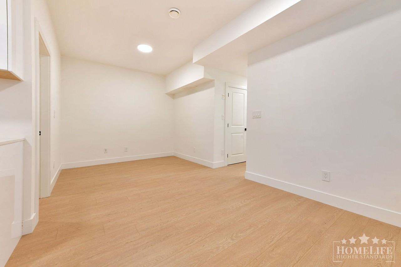 16678 16 Ave - Photo 5 of 15