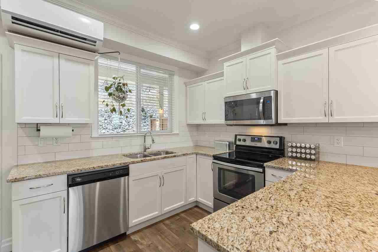 6026 Lindeman St - Photo 4 of 32