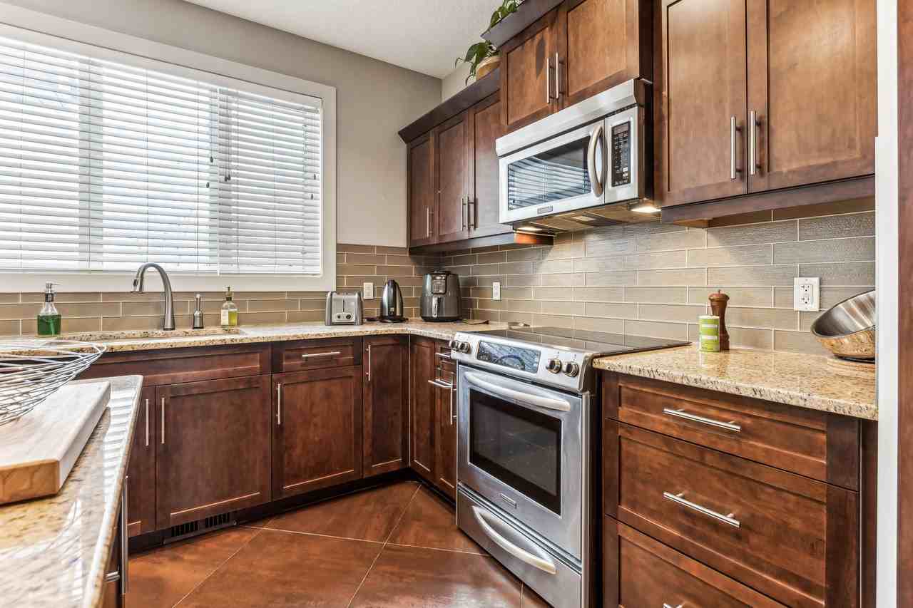 Luxury 4 Bedroom Home in Elgin Estates! (CP026) - Photo 3 of 39