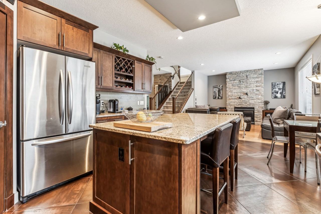 Luxury 4 Bedroom Home in Elgin Estates! (CP026) - Photo 4 of 39