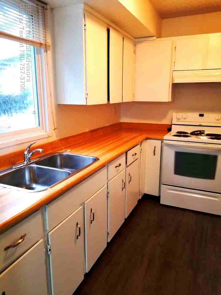 1396 Knottwood Road East Nw - Photo 2 of 11