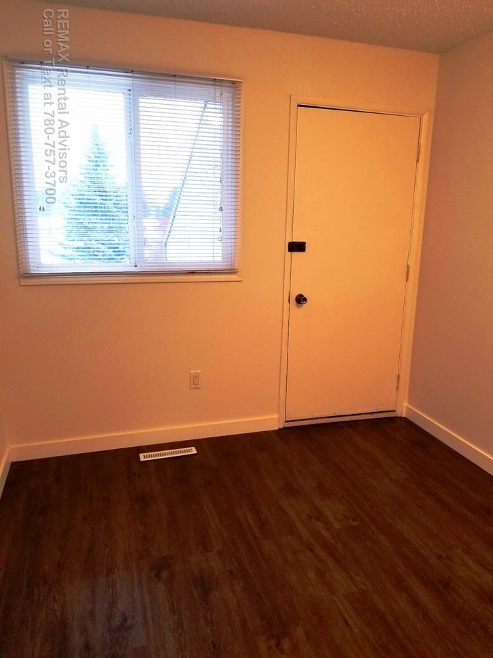 1396 Knottwood Road East Nw - Photo 5 of 11