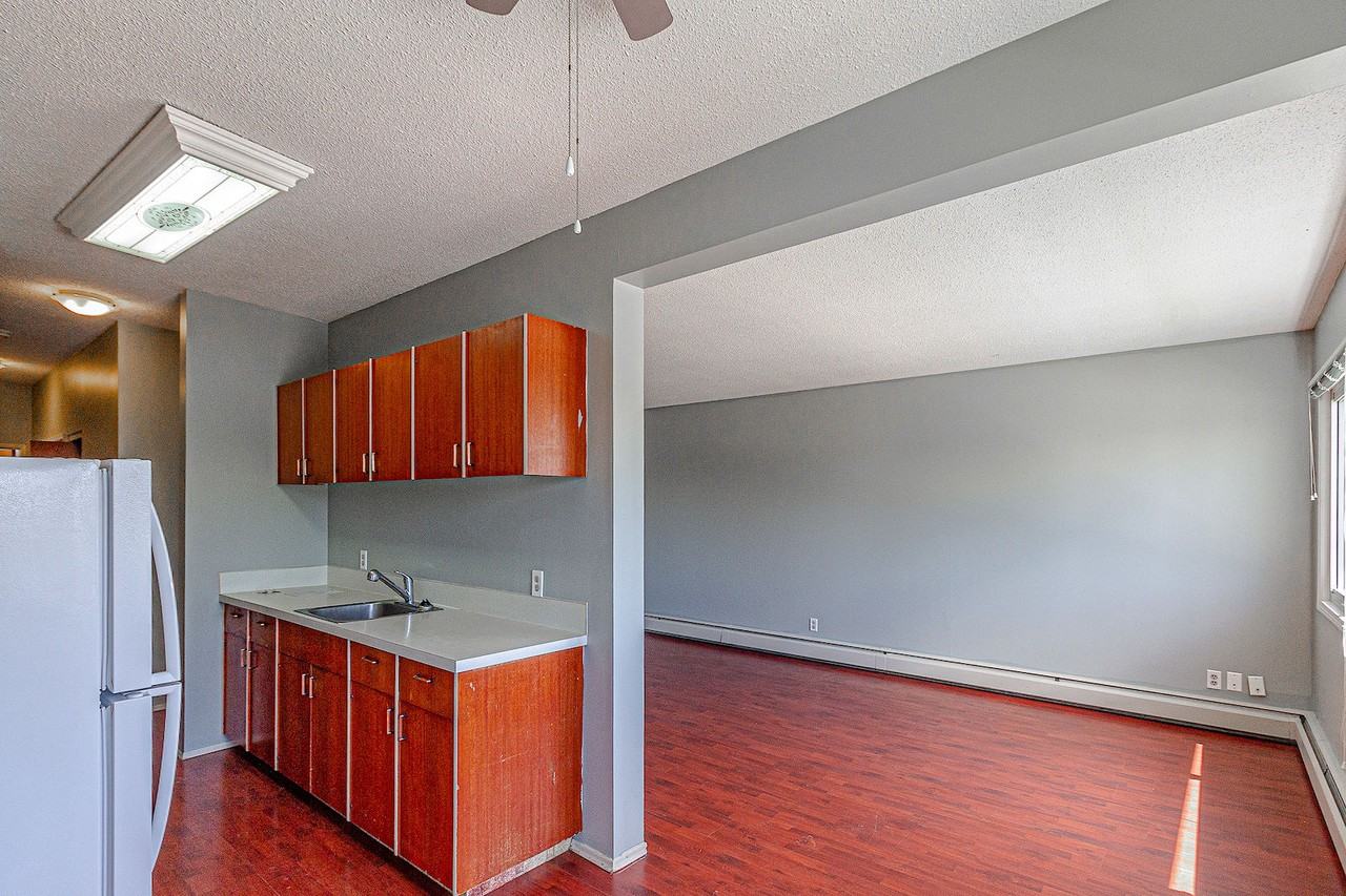 BEST KEPT SECRET IN CLARESHOLM! COME HOME TO YOUR COZY 2 BED/1BATH APARTMENT ! - Photo 7 of 18