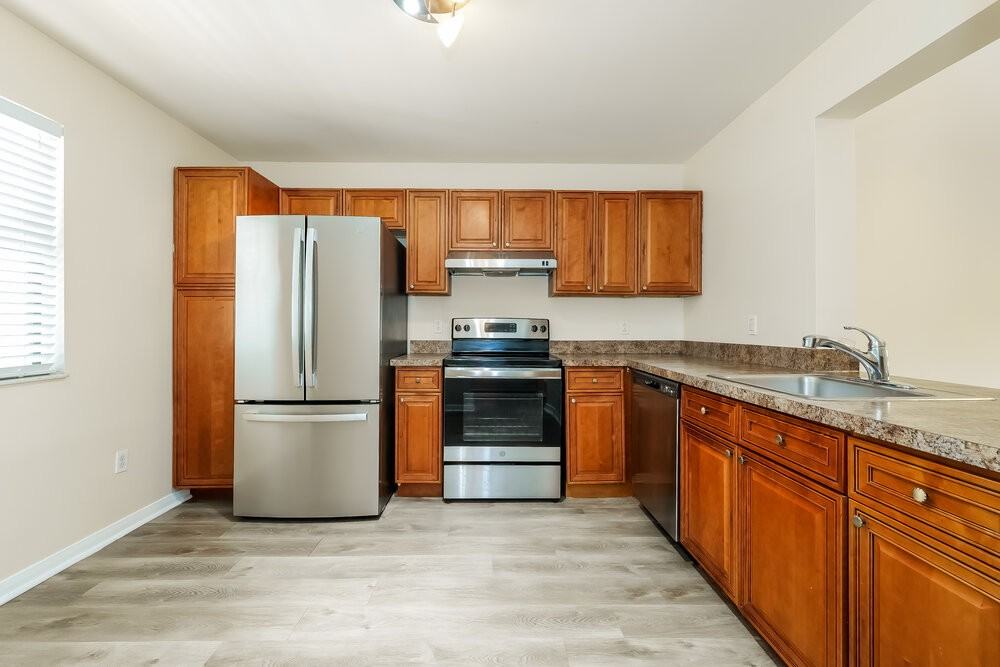 304 Lakeview Dr E - Photo 7 of 16
