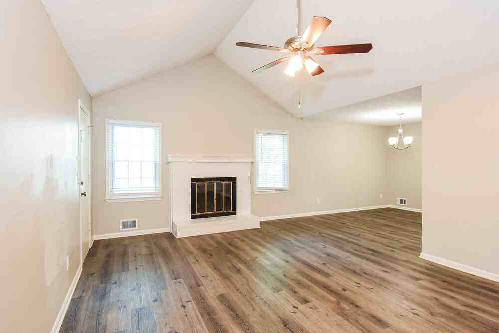 1471 Daniel Ln - Photo 5 of 17