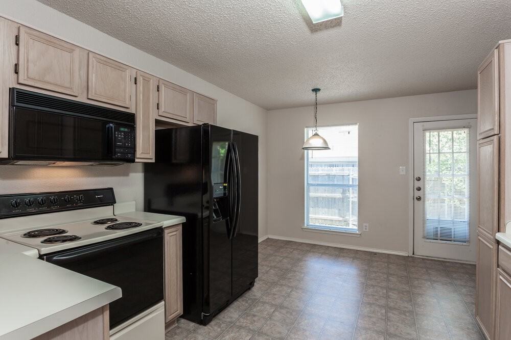 10216 Aurora Dr - Photo 4 of 15
