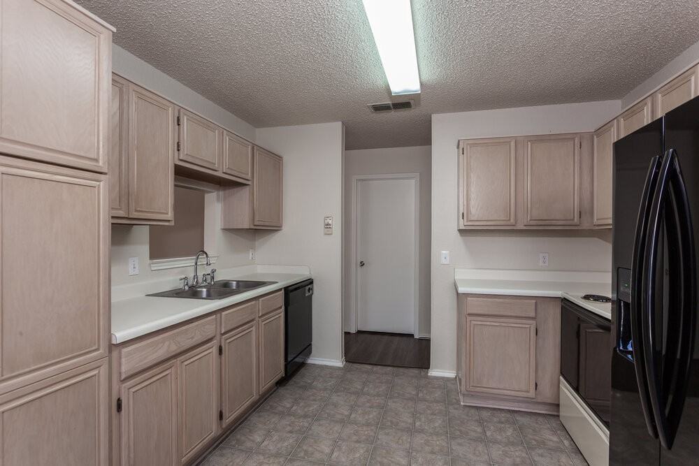 10216 Aurora Dr - Photo 5 of 15