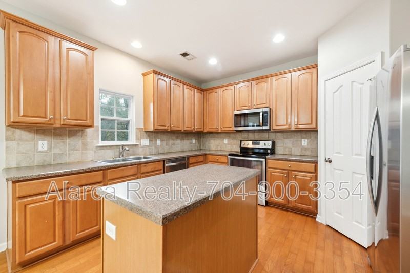 2901 Meherrin Ct - Photo 2 of 23