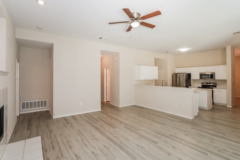 240 Creekview Dr - Photo 3 of 19
