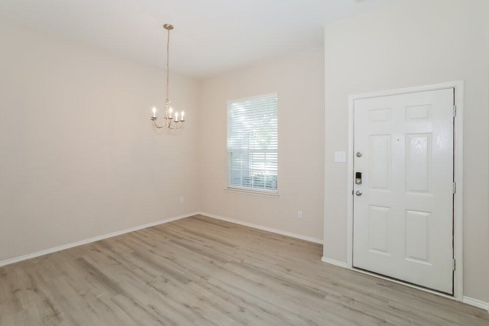 240 Creekview Dr - Photo 6 of 19