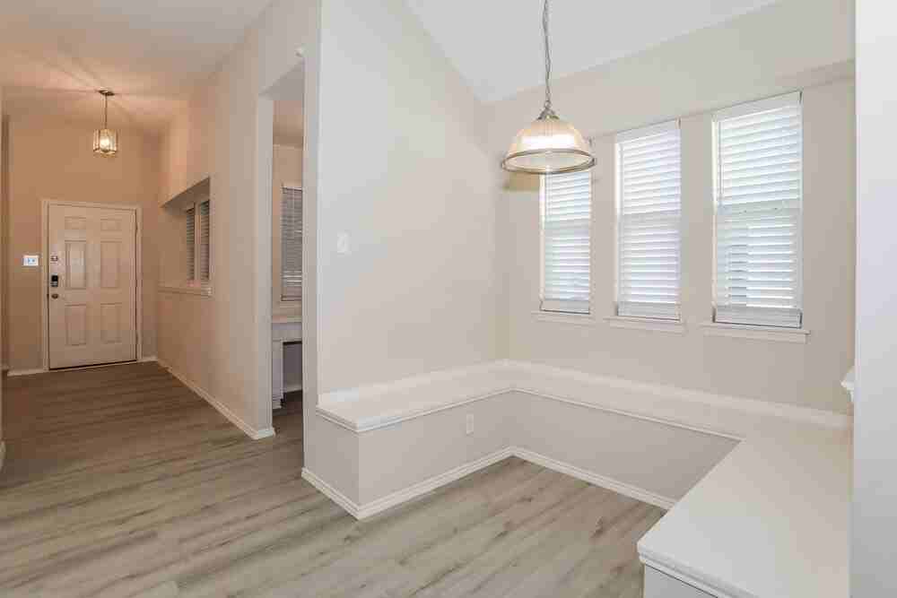 240 Creekview Dr - Photo 7 of 19