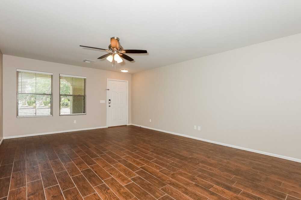 1084 S Olympic Dr - Photo 5 of 19