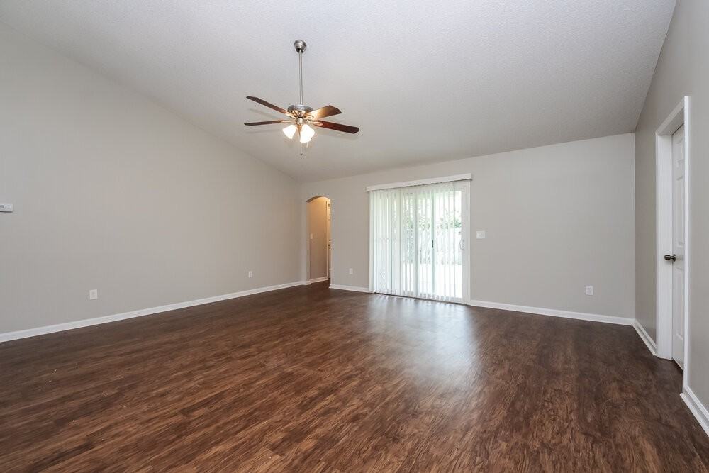 3230 Chantilly Ct - Photo 2 of 15