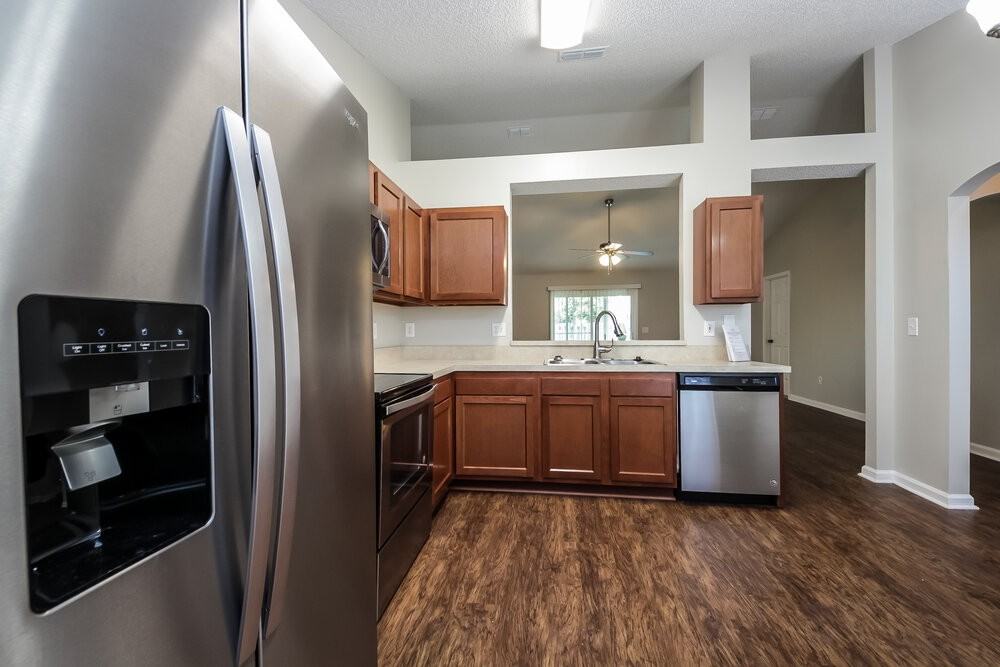 3230 Chantilly Ct - Photo 6 of 15