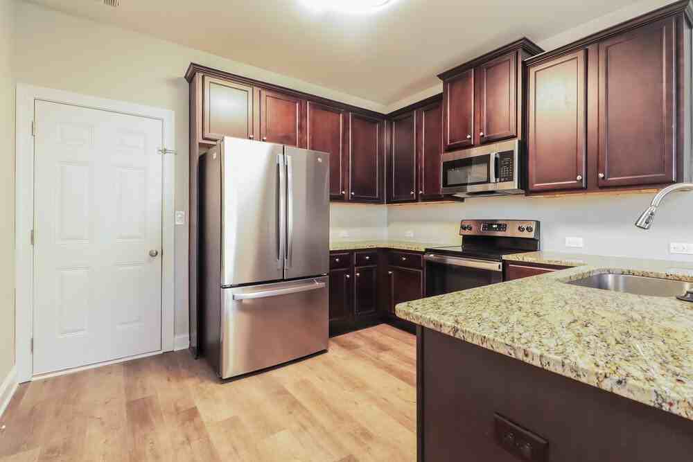 450 Louise Way - Photo 7 of 17