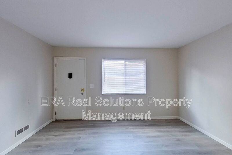 2462 Hiawatha St - Photo 2 of 17