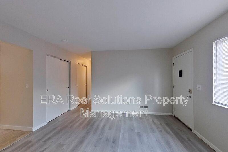 2462 Hiawatha St - Photo 3 of 17
