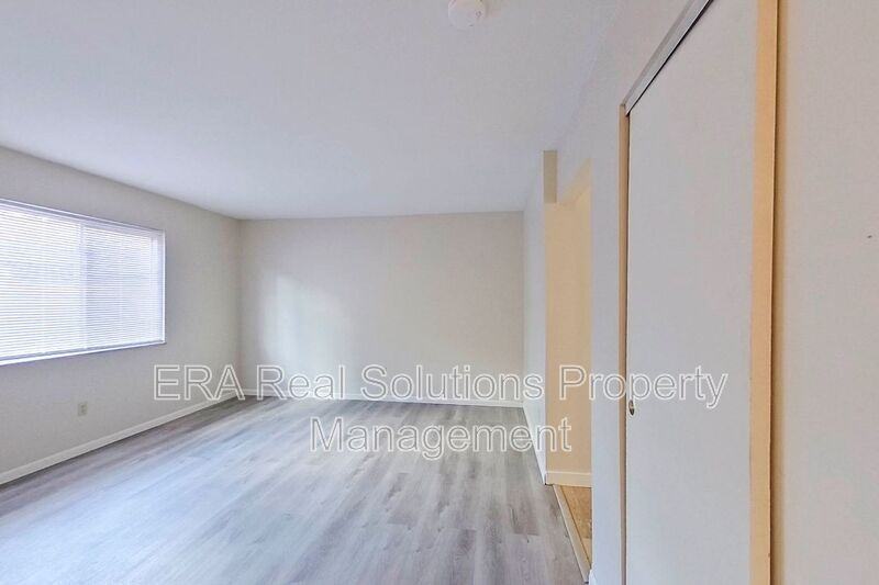 2462 Hiawatha St - Photo 4 of 17