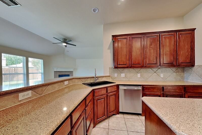 15748 Appaloosa Dr - Photo 4 of 18