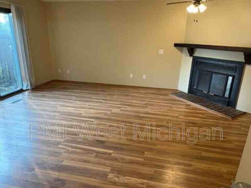 603 Peachtree Pl - Photo 3 of 9