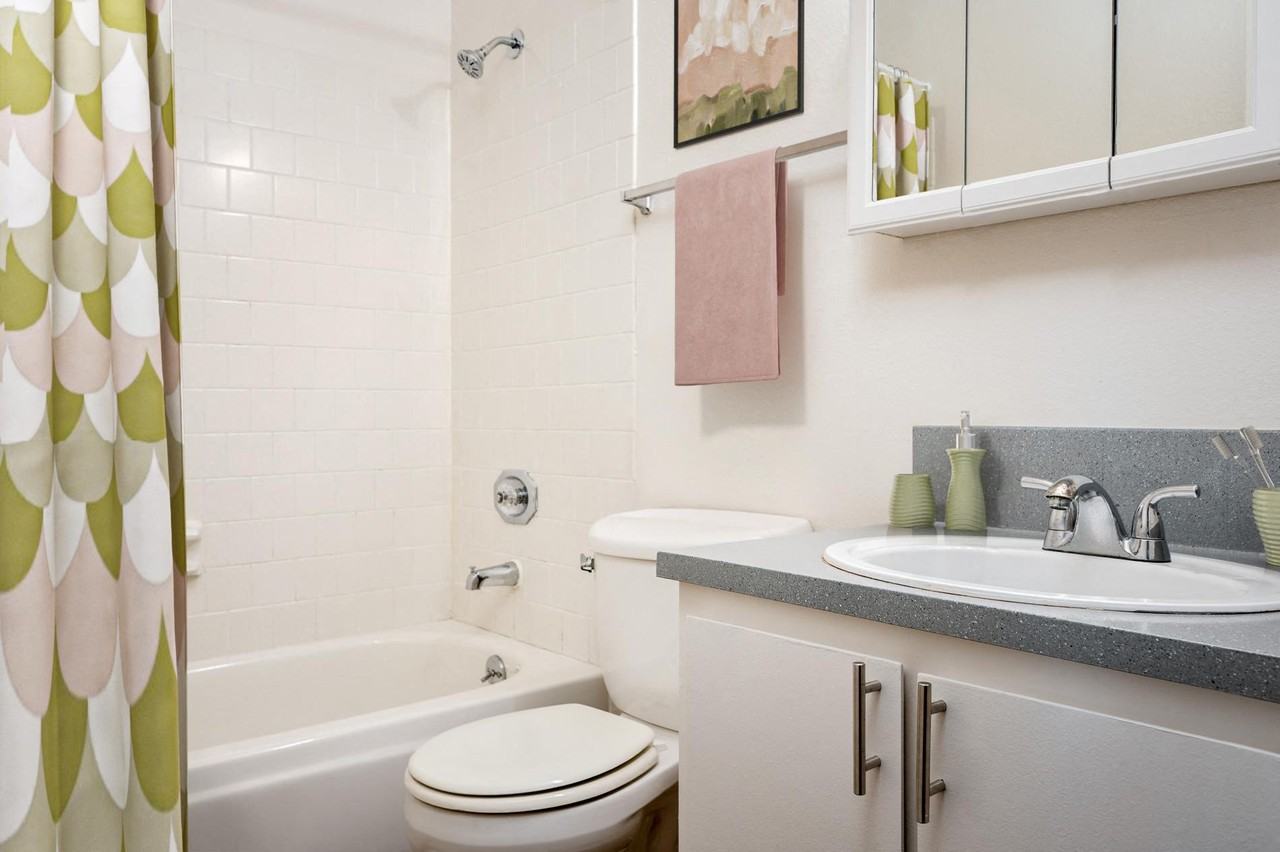 Englewood Terrace - Photo 6 of 26