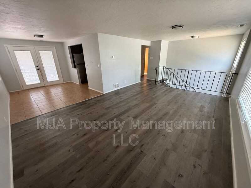 2630 Southeast #2630A - Photo 2 of 9