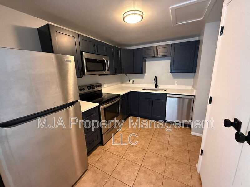 2630 Southeast #2630A - Photo 4 of 9