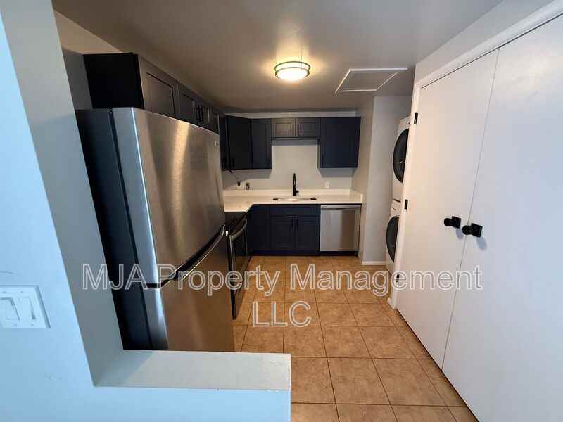 2630 Southeast #2630A - Photo 5 of 9