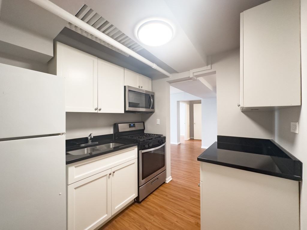 5748 N Winthrop Ave #001 - Photo 2 of 21