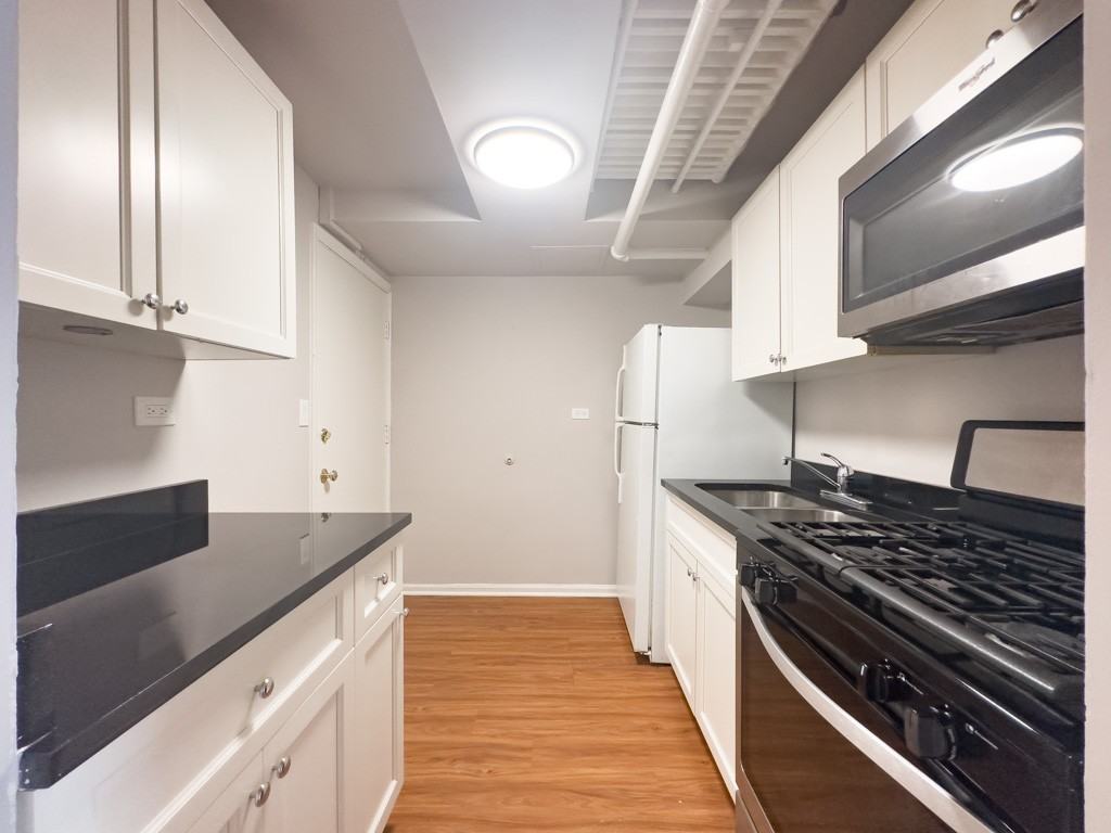 5748 N Winthrop Ave #001 - Photo 3 of 21