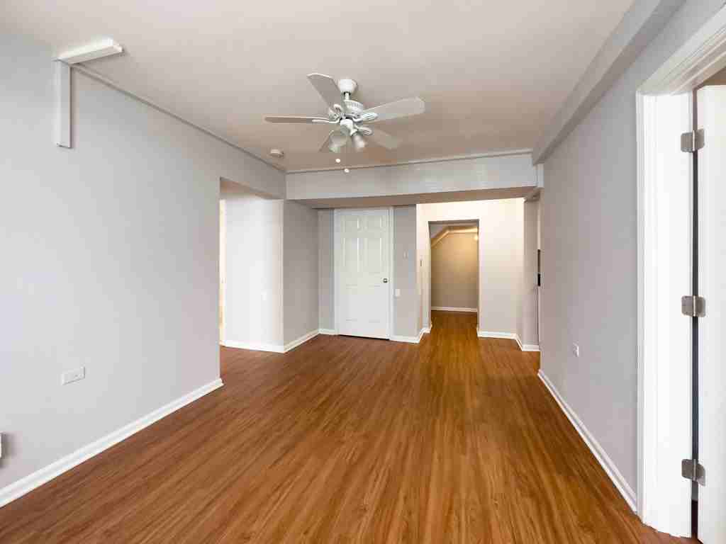 5748 N Winthrop Ave #001 - Photo 7 of 21