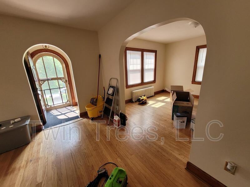 5949 Gospel St - Photo 4 of 16