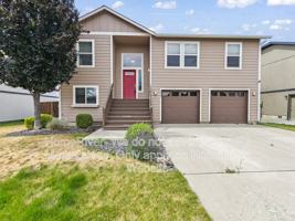 featured image of 7905 N Ash Ln