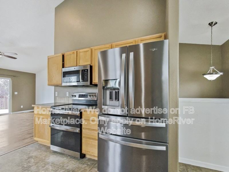 7905 N Ash Ln - Photo 2 of 24