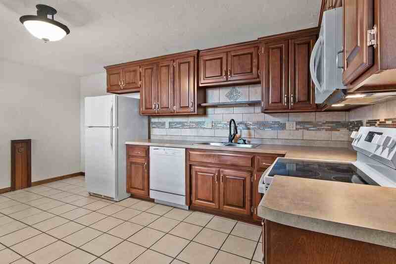 2404 Canter Ln - Photo 4 of 10