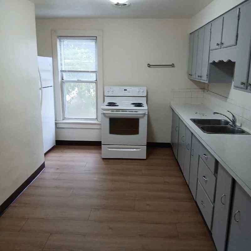 205 Walnut St - Photo 2 of 8