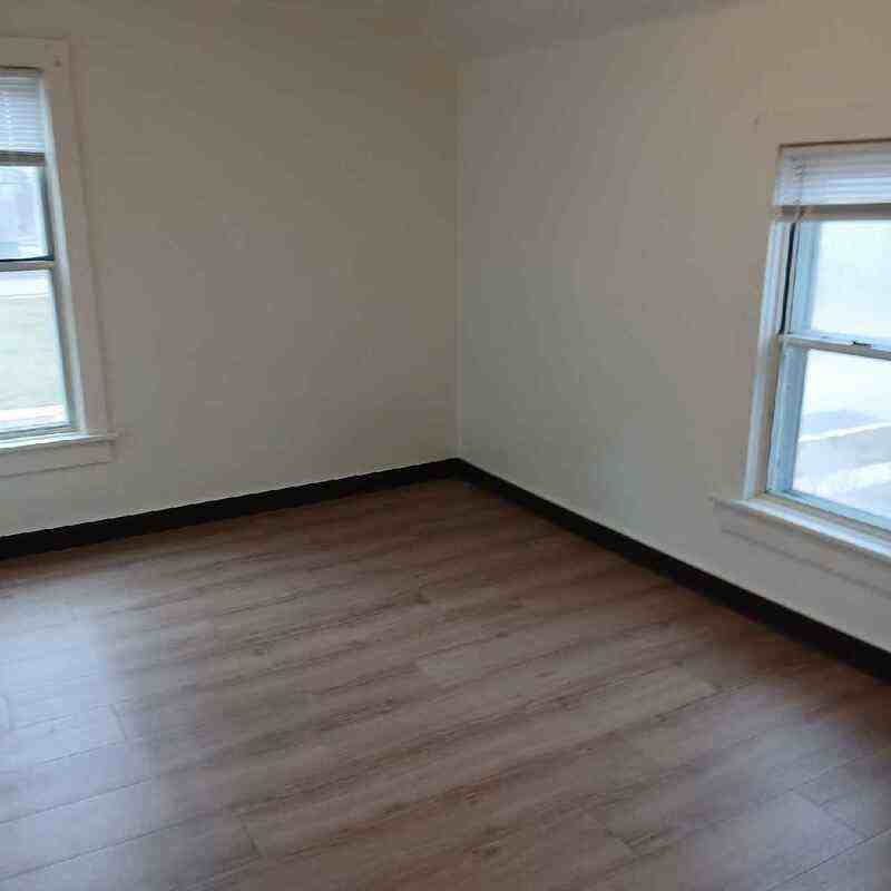 205 Walnut St - Photo 5 of 8