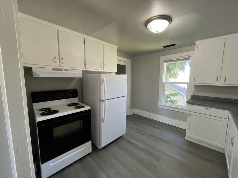 526 Newbury St - Photo 3 of 12