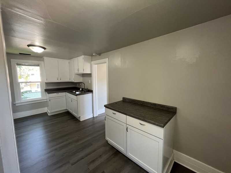 526 Newbury St - Photo 4 of 12