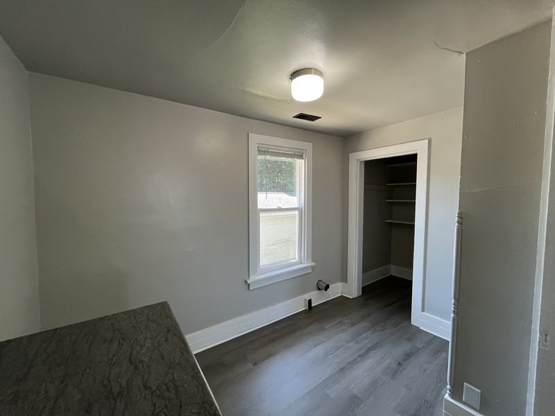526 Newbury St - Photo 5 of 12