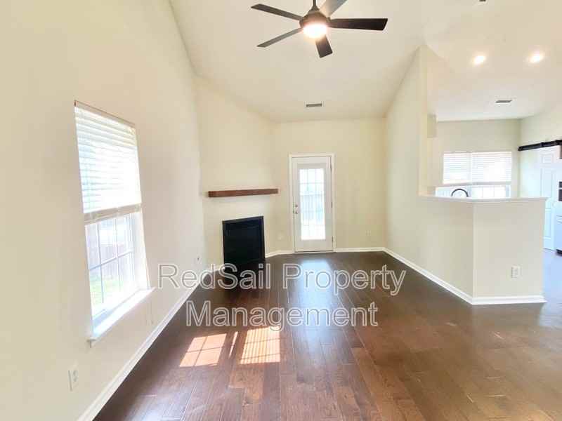 405 Holmes Blvd - Photo 4 of 22