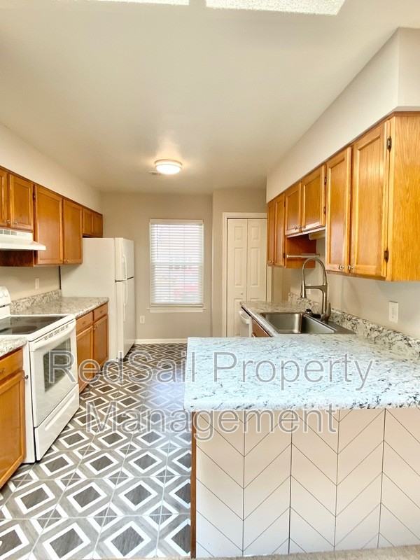 5310 Gardner Ct - Photo 6 of 17