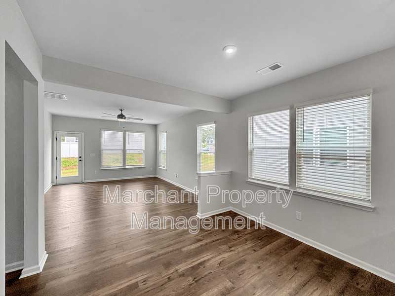 137 Gervais Cir - Photo 3 of 14