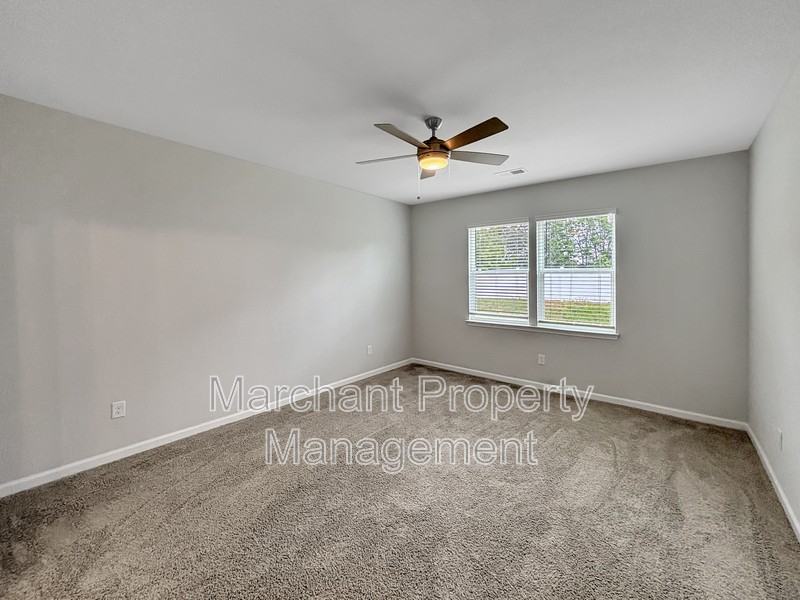 137 Gervais Cir - Photo 6 of 14
